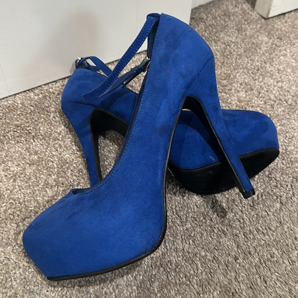 Platform Heels - Picture 4 of 5